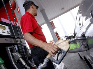 Suben 5 y 6 pesos todos los combustibles