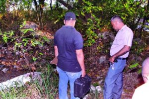 PN persigue un haitiano por presunta muerte de un dominicano cuyo cadáver fue encontrado en una finca de Laguna Salada