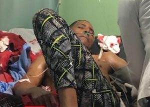 Video:Cuarto hombres penetran en clínica de SFM e hieren a puñaladas un hombre