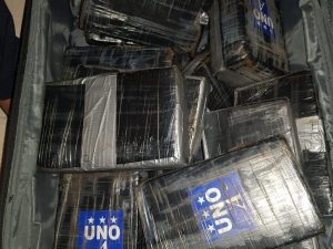 Incautan 11 armas de fuego y 29 paquetes de drogas en allanamientos