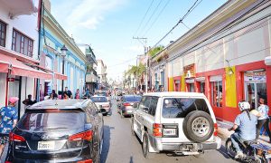 Identidad del Centro Histórico de Santiago se va perdiendo, tiendas y pica pollos chinos se adueñan s