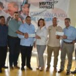 Gobierno entrega más de 8 millones de pesos a tabaqueros de Santiago