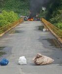 En protesta cierran calle que da acceso a la presa de Pinalitos en Blanco de Bonao