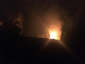 Incendio destruye taller de ebanistería y una casa en Las Cayenas de Santiago