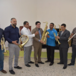 Educación entrega instrumentos musicales al Centro Educativo Miguel Ángel Jiménez de Santiago