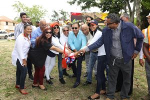 Abel Martínez recorre varios sectores de Santiago y deja iniciadas diversas obras