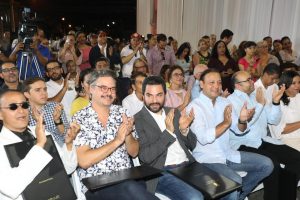 Alcalde Abel Martínez develiza gigantesco mural en homenaje a dominicanos que triunfan en el Cine