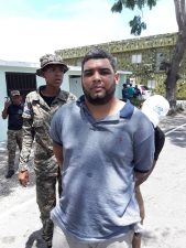 Apresan con 18 libras de marihuana a chofer de la CJ27 estaba prófugo por dar batazo a un hombre de nacionalidad haitiana en Santiago