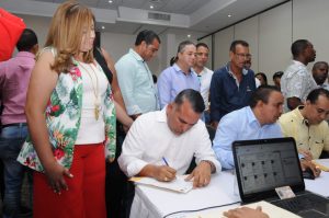 Aspirante a regidor del PLD Francis Hernández inscribe candidatura