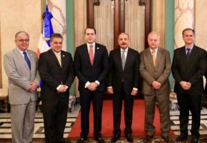 ASECENSA visita al presidente y expresa necesidad del remozamiento del centro histórico de Santiago