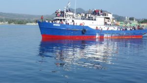 Llegan 127 pescadores permanecieron ocho meses presos en Bahamas