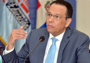 Ministro de Educación dispone  construcción de 100 aulas móviles para albergar a tres mil estudiantes de diferentes centros educativos del país