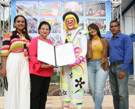 Mural en homenaje al popular payaso Payamín fue develado en Santiago