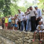 Alcalde Abel Martínez entrega muro de gaviones y peatones en Barrio Esperanza antiguo Fondo de la Botella zona Sur