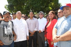 Fernando, Silvio y Valentín y supervisan sistema de aguas residuales de Villa Verde