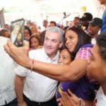 GONZALO CASTILLO REALIZA RECORRIDO POR SANTO DOMINGO ESTE Y ASEGURA QUE TRABAJARÁ MÁS EN LAS CALLES QUE EN EL PALACIO NACIONAL