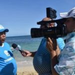 Roquelito García se une a la Fundación Océano Limpio para operativo de limpieza de playa