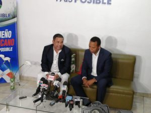 País Posible juramenta a Héctor Acosta como candidato a senador en Monseñor Nouel